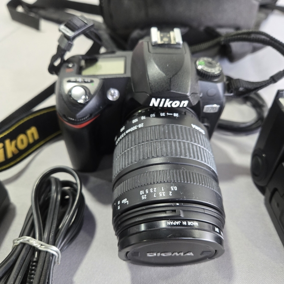 NIKON D70 DIGITAL CAMERA,  Sigma ZOOM 28-300 LENS, Battery, Charger, Case, Strap - Picture 1 of 8
